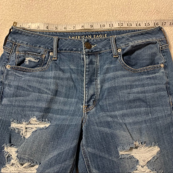 American Eagle Distressed Tom Girl Jeans Relaxed Cropped - Picture 9 of 11